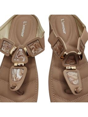 EU 40 L’Amour Neutral Tan Soft Power Sandals Gold Accent Low Wedge